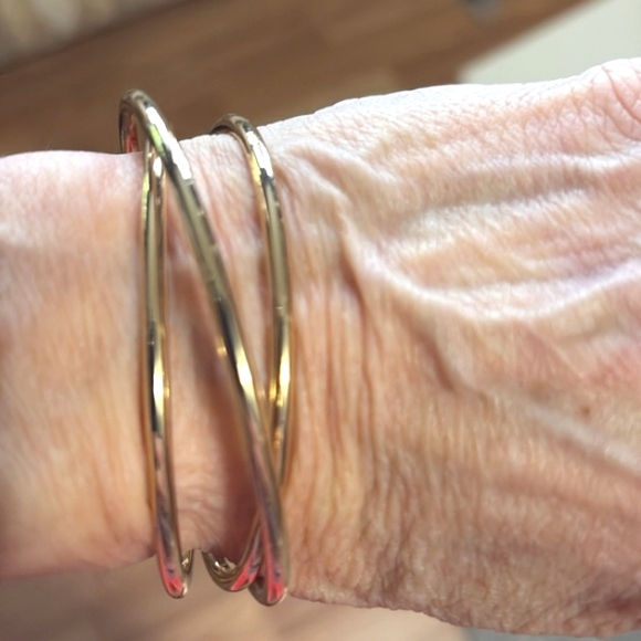 GEOMETRIC GOLD-TONE BRACELET AND MATCHING LEVERBACK EARRINGS SET - Picture 2 of 10